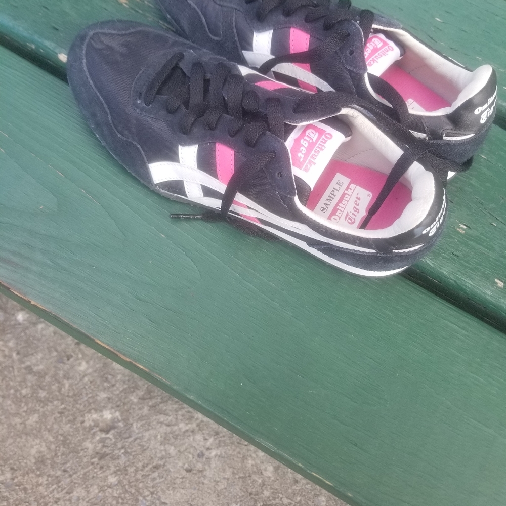 Shoes assics 7 women